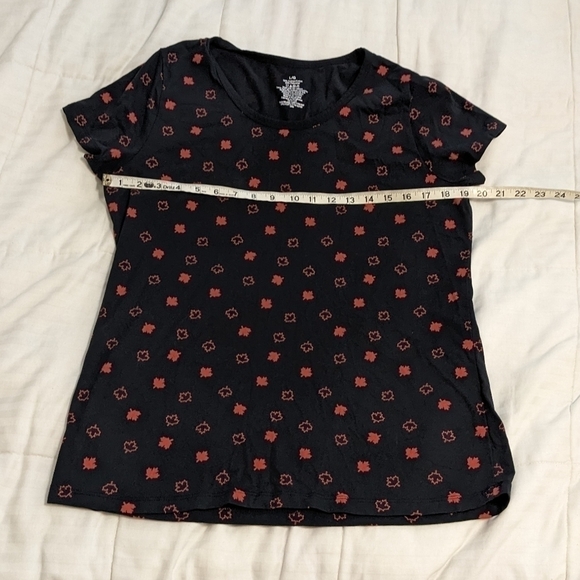 FALL leaf patterned tee size Large - Picture 4 of 6